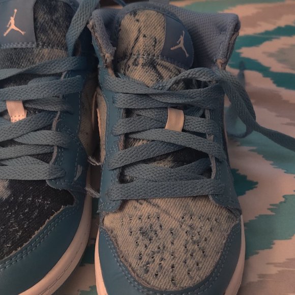 Kids Jordans - Picture 1 of 3